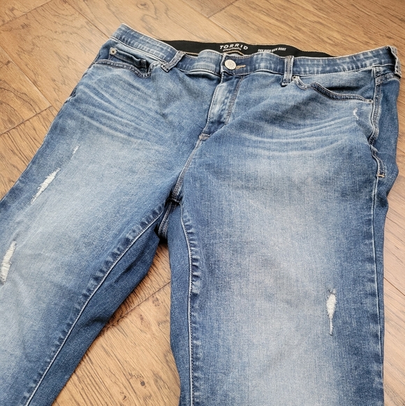 Torrid Sky High Kick Boot Super Soft 18R Denim Jeans - Picture 3 of 14